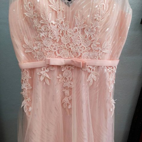 blonde kjole sart rosa